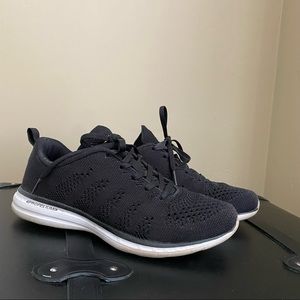 Athletic Propulsion Labs TechLoom Pro running shoe in black, size 7.5